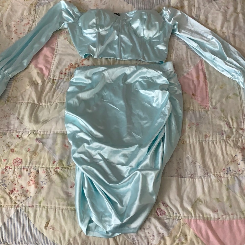 Satin the bar set